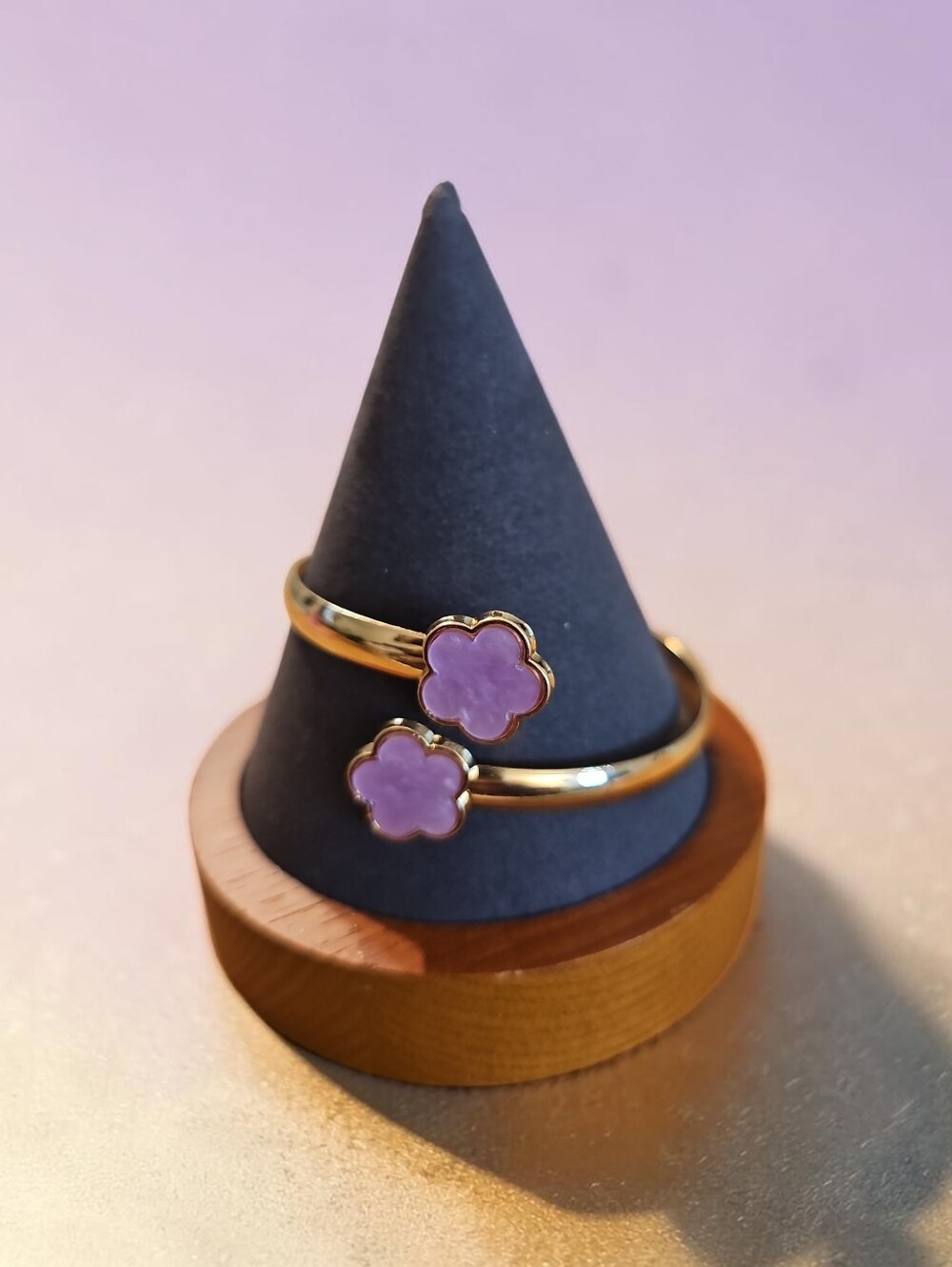 SAssified Boutique Nwt Gold Tone Bypass Ring with Purple Flower Accents